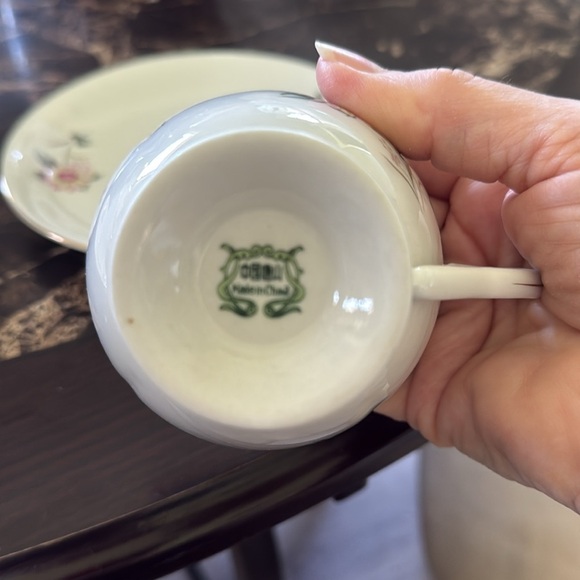 Set of 2 vintage bone china cups and saucers - Picture 4 of 7